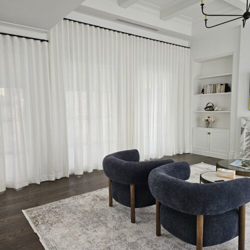 Sheer_curtains_in_the_living_room