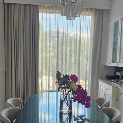 Double_curtains_in_the_dining_room